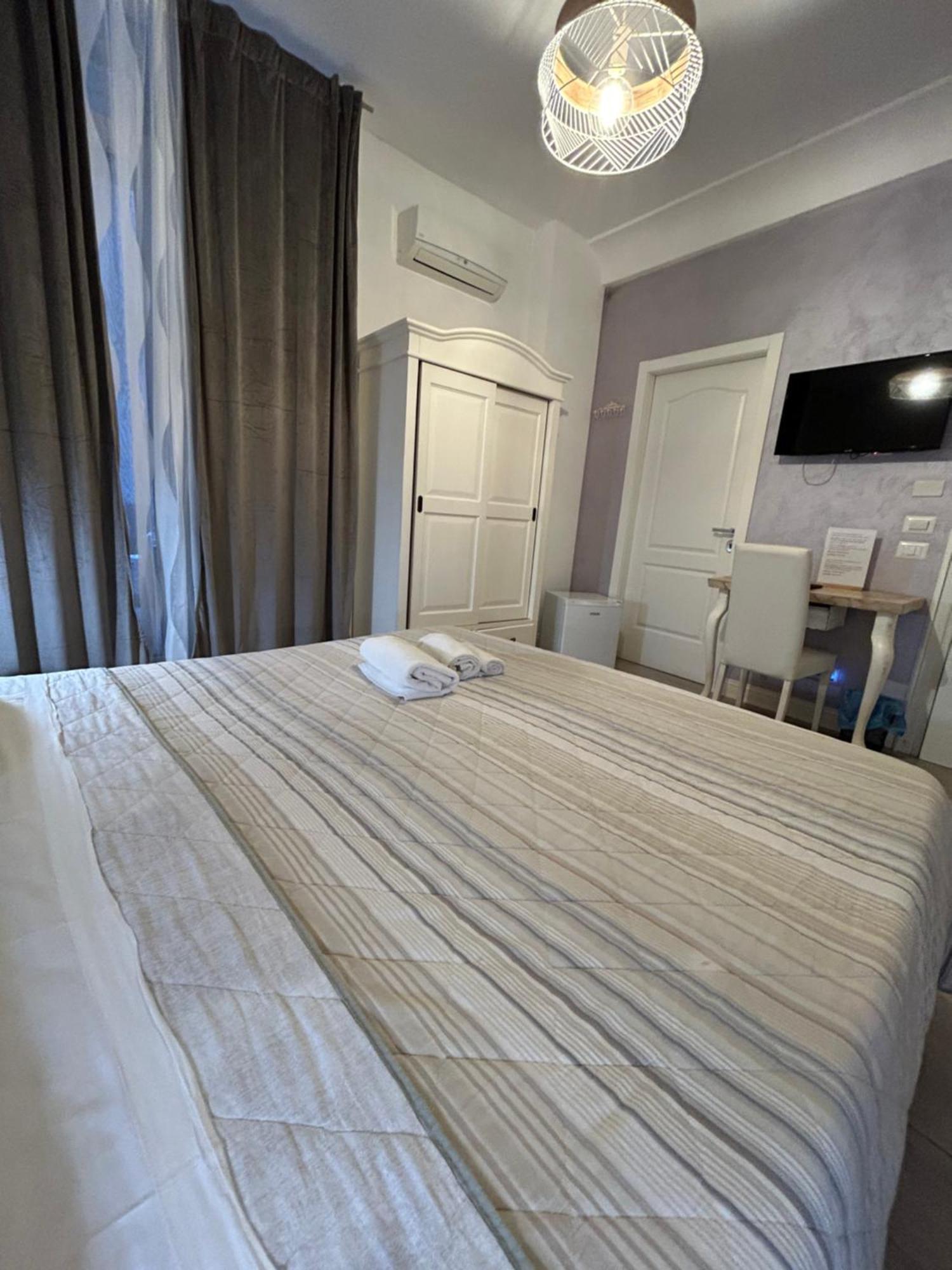 Chiaia Roof Bed & Breakfast Naples Room photo